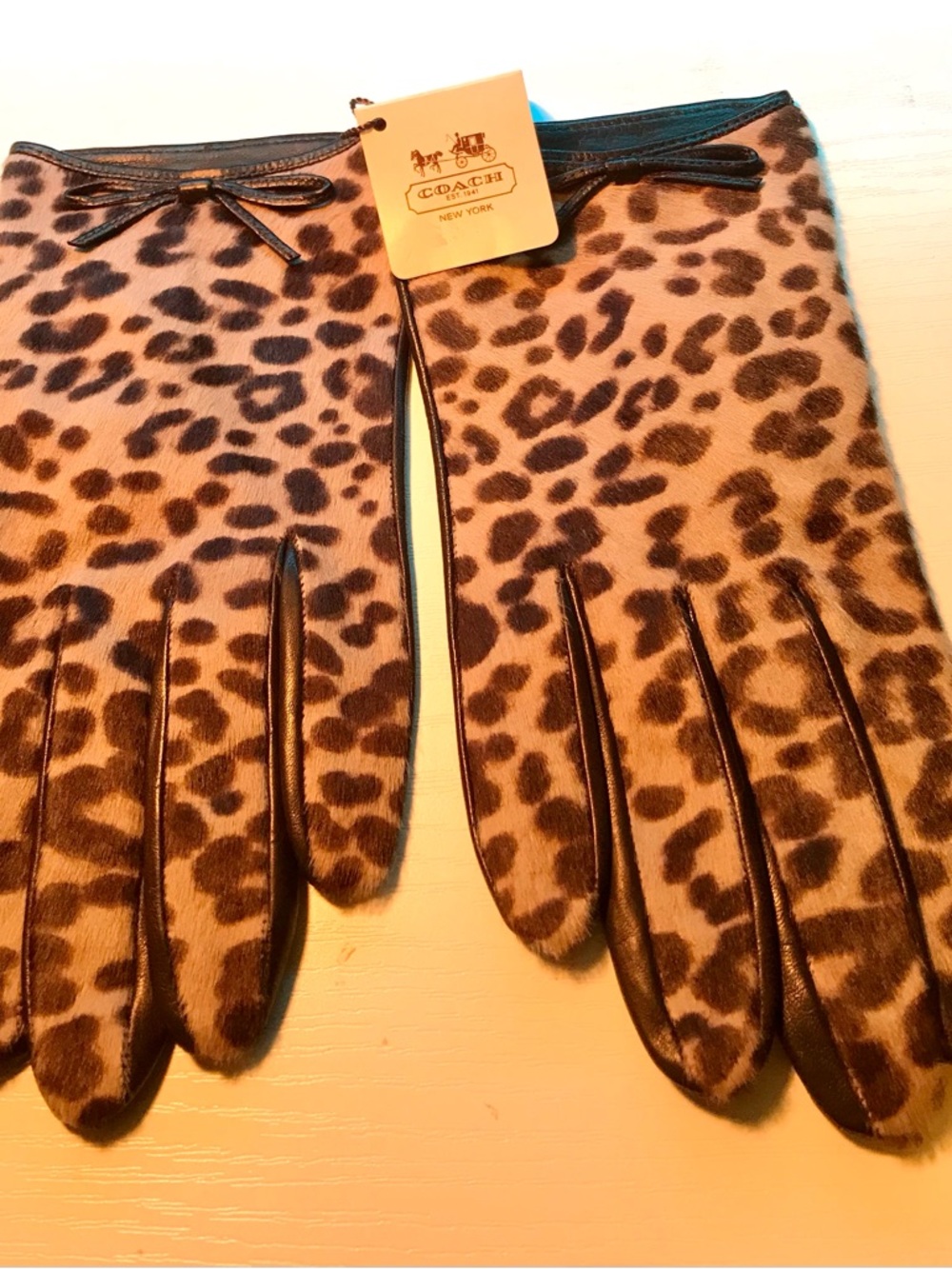 Coach 83874 Women’s Ocelot Haircalf Silk Lined Leather Gloves NWT Sz 7.5 - Picture 4 of 12